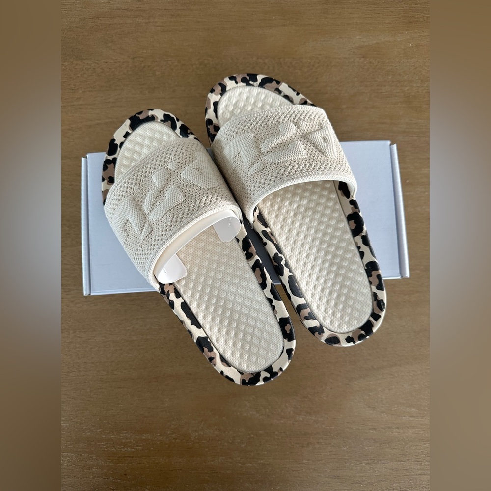 APL Women’s Techloom Slides Size 7 (Parchment/Leopard)